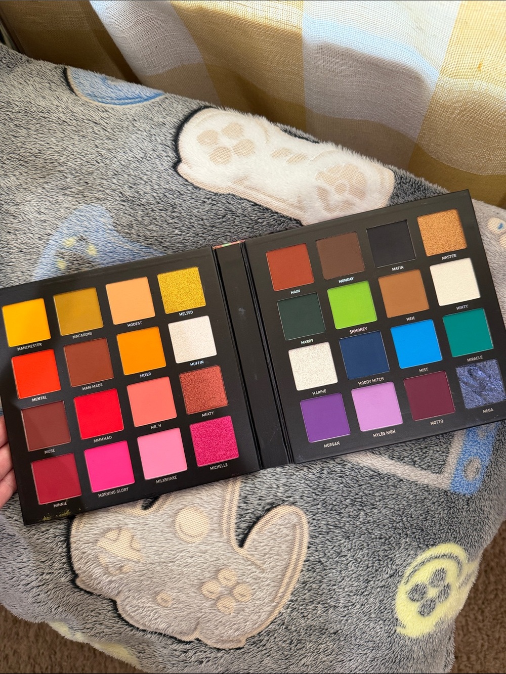 Colorful Eyeshadow Palette - Vibrant Multi-Color Makeup